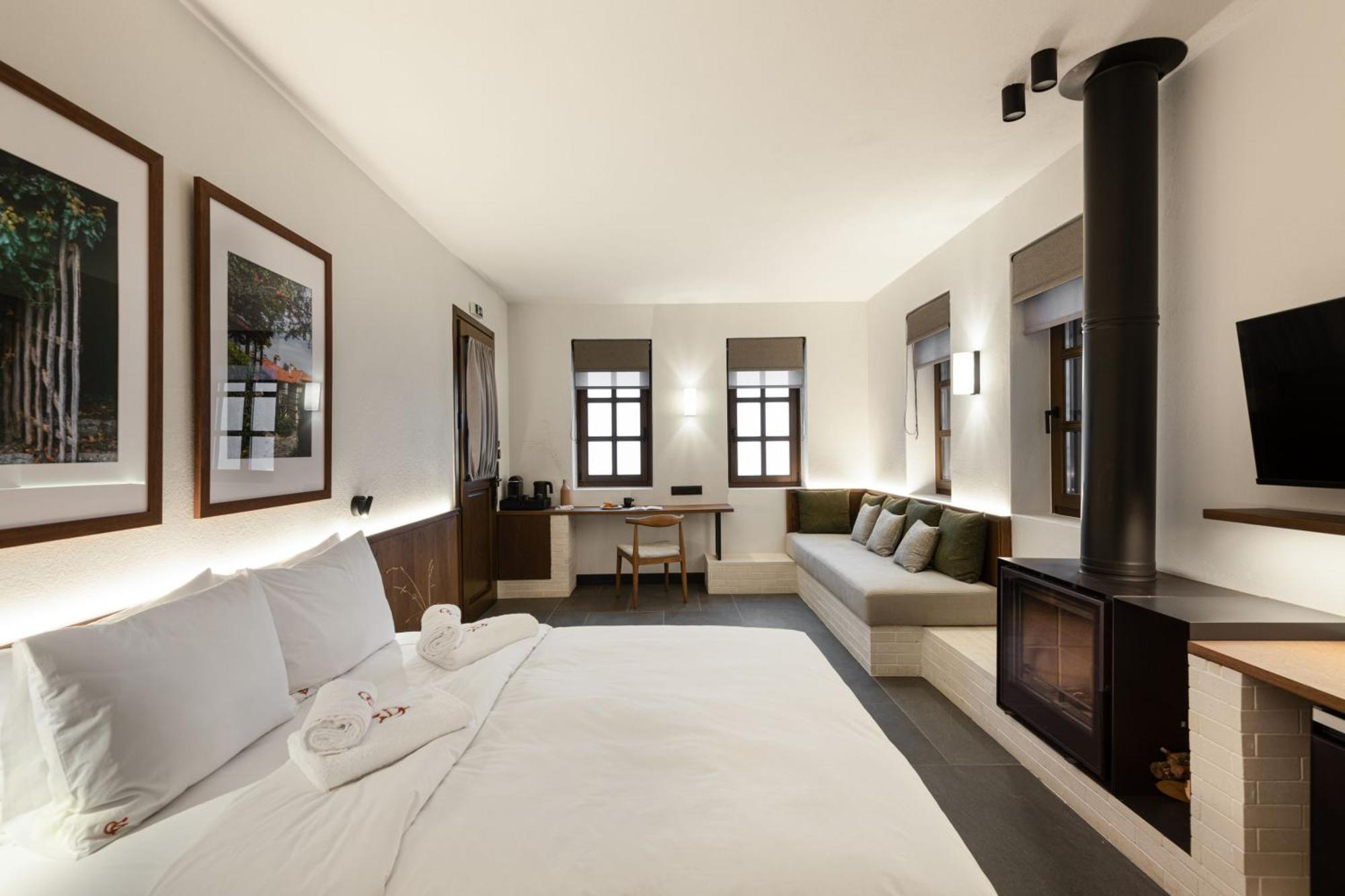 Unedo All Seasons Boutique Hotel ปาเลออส ปานเตเลมอน ภายนอก รูปภาพ