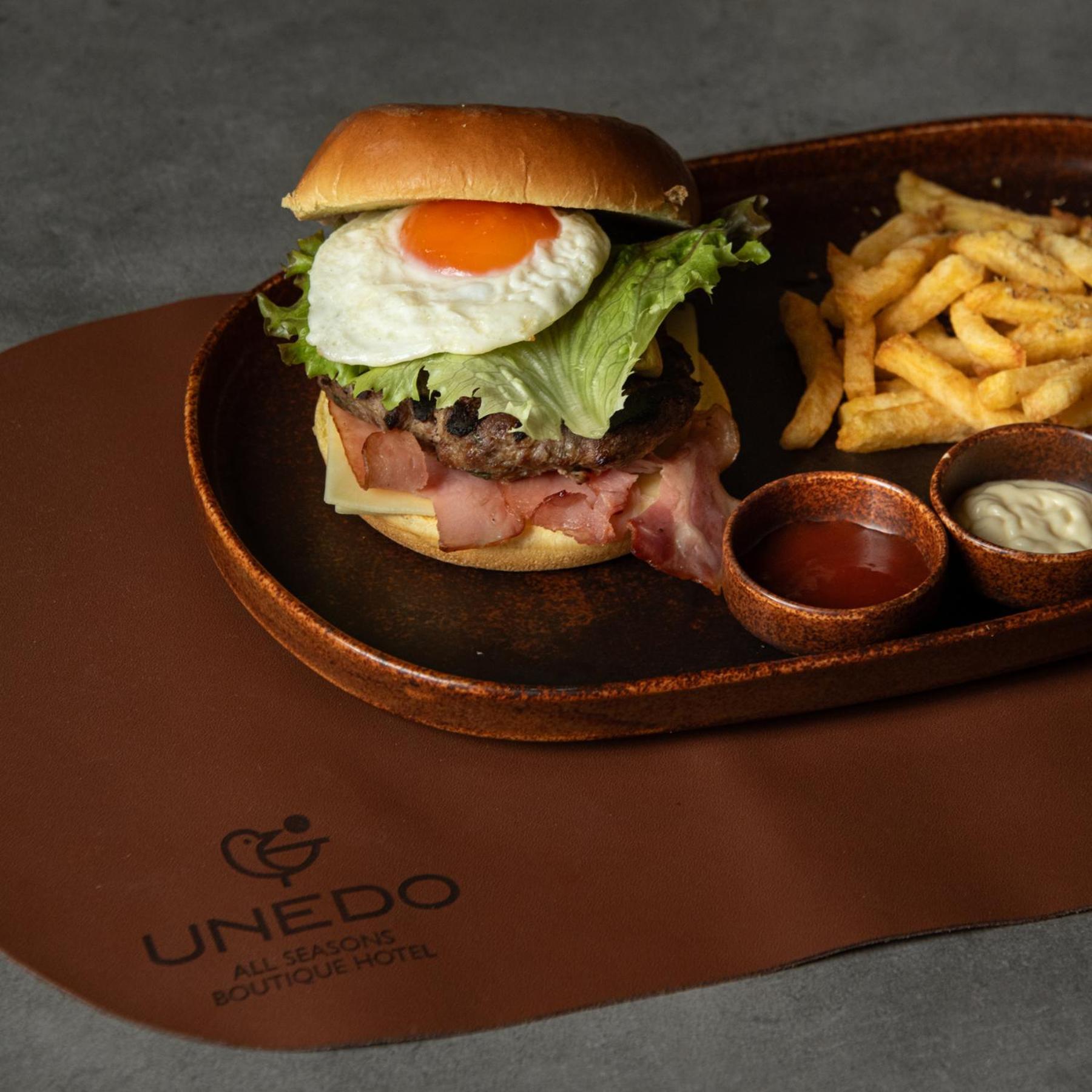 Unedo All Seasons Boutique Hotel ปาเลออส ปานเตเลมอน ภายนอก รูปภาพ