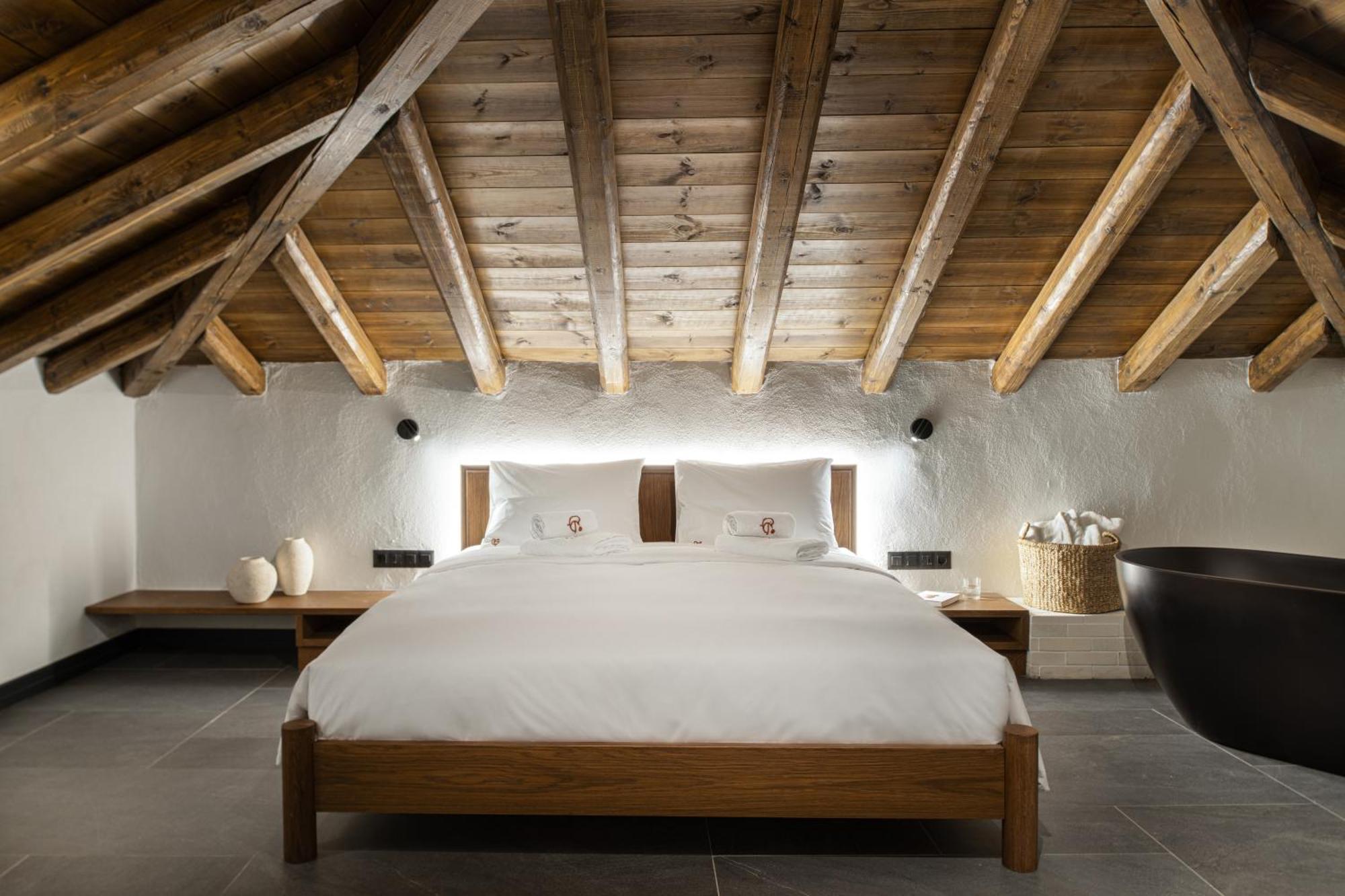 Unedo All Seasons Boutique Hotel ปาเลออส ปานเตเลมอน ภายนอก รูปภาพ